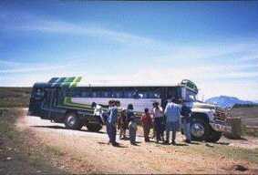 修学旅行の高校生といっしょにツアーしたバス。