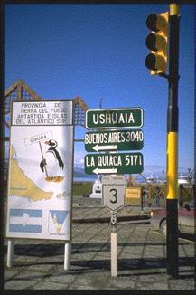 ブエノスアイレスから南へ3000キロ、ウスアイアは世界でもっとも南にある町。